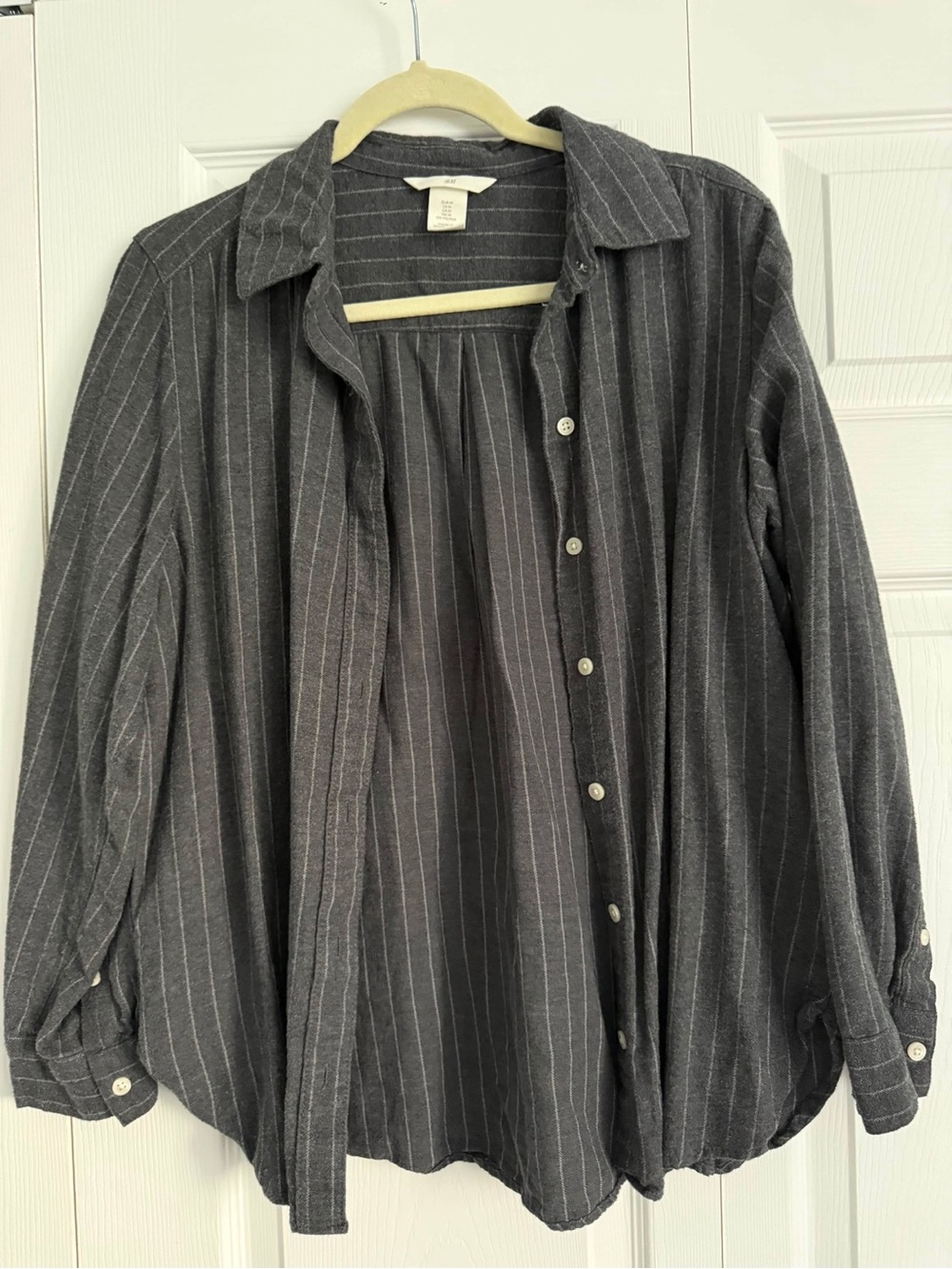 H&M Women’s Dark Gray White Striped Shirt Size M
